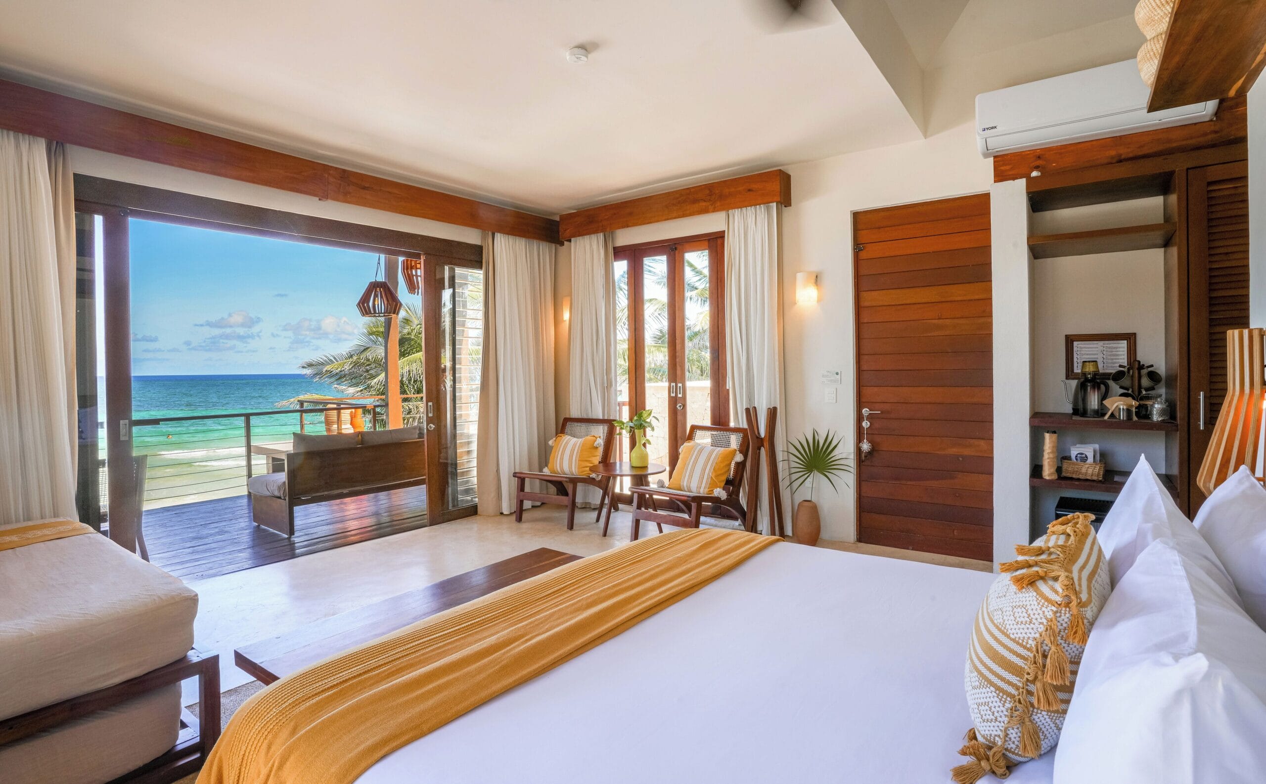 Oceanfront suite with Caribbean views at La Zebra Tulum