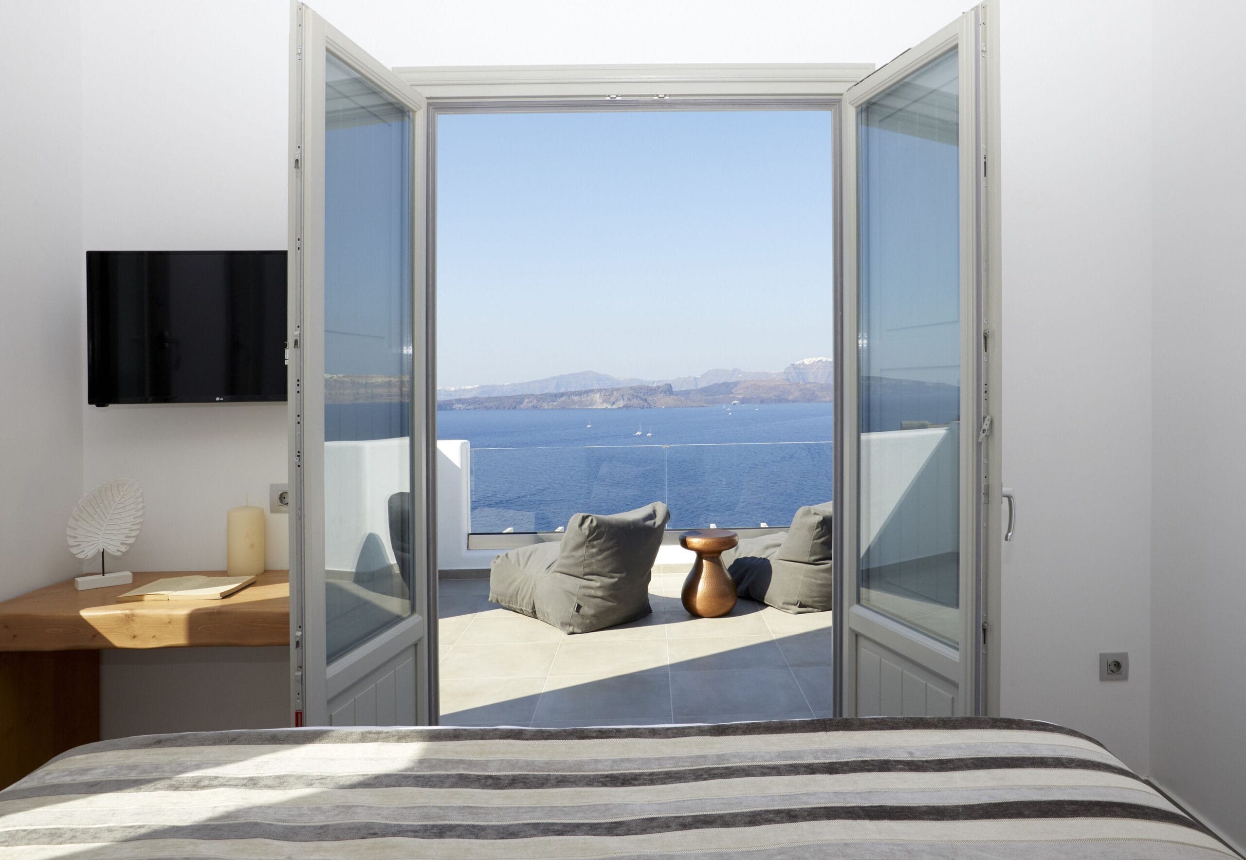Phos The Boutique luxury suite with caldera and Aegean sea view
